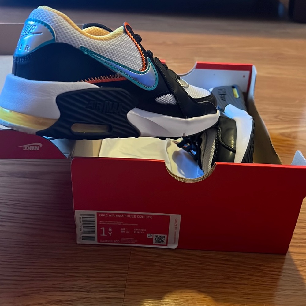Kids Nike air max sneakers (size 1.5)